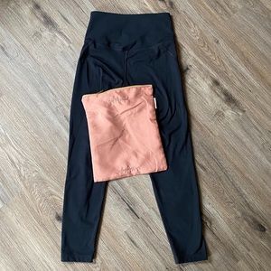 girlfriend collective Black legging (23 3/4", S)